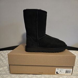 UGG Classicl Short Boot Black Size 5